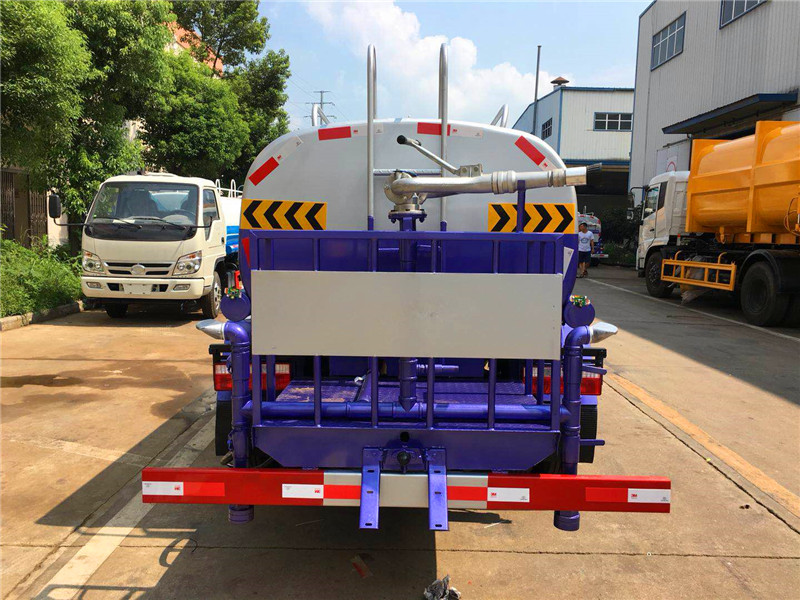 5吨 东风多利卡洒水车